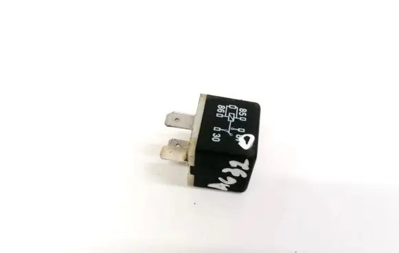 Volkswagen PASSAT B5 Other relay 431951253H