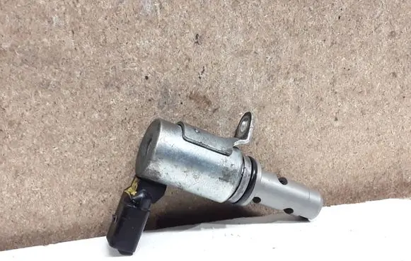 Volkswagen PASSAT B6 Camshaft vanos timing valve 03C906455A