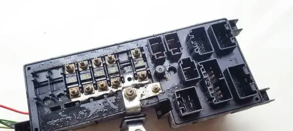 Volvo S60 Fuse box set 518717004 8637841
