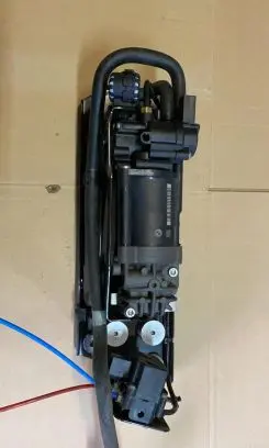 BMW 7 F01 F02 F03 F04 Air suspension compressor/pump 37206794465