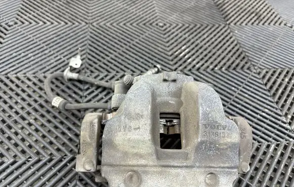 Volvo XC90 Front brake caliper 31381549