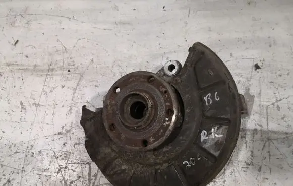 Volkswagen PASSAT B6 Front wheel hub