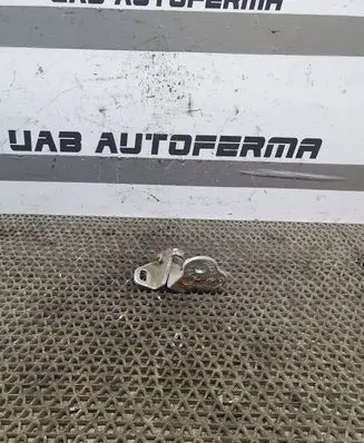 Ford Focus Front door lower hinge 