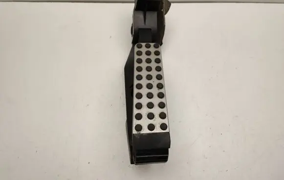 Mercedes-Benz E W211 Accelerator throttle pedal A2033000604