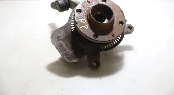 Suzuki Swift III Front wheel hub spindle knuckle