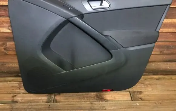 Volkswagen Tiguan Front door card panel trim