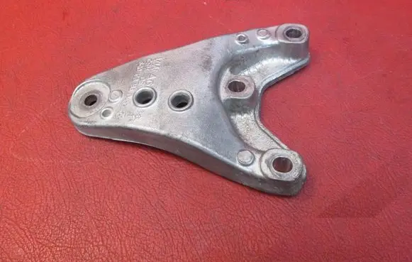Skoda Fabia Mk2 (5J) Engine mounting bracket 6Q0199185D