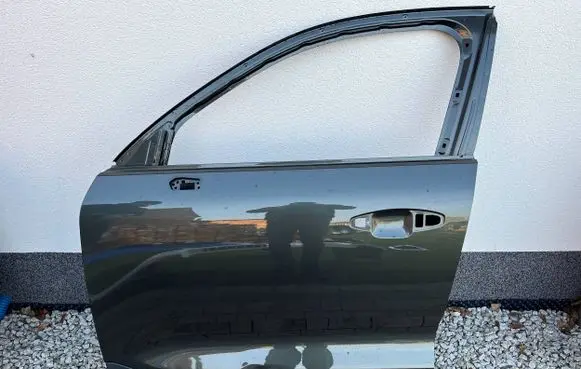 Volvo XC40 Front door