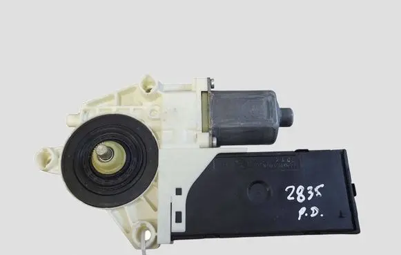 Renault Laguna III Front door window regulator motor 807300002R 978932014