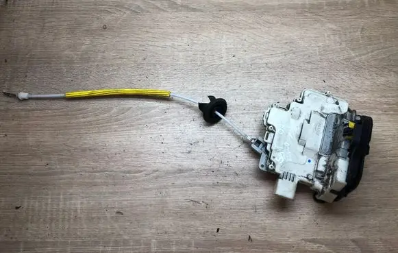 Seat Exeo (3R) Rear door lock 8E0839015AA
