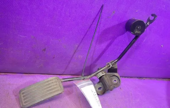 Peugeot 107 Accelerator throttle pedal
