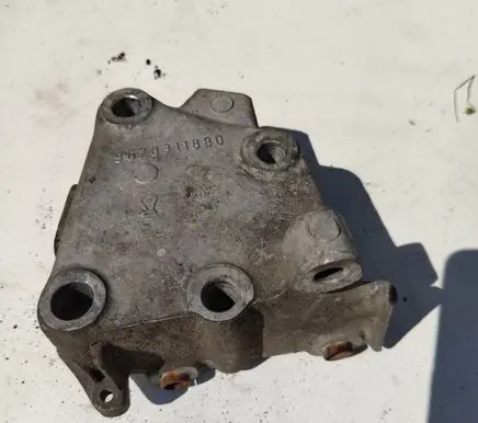 Peugeot 607 Engine mounting bracket 9628311880