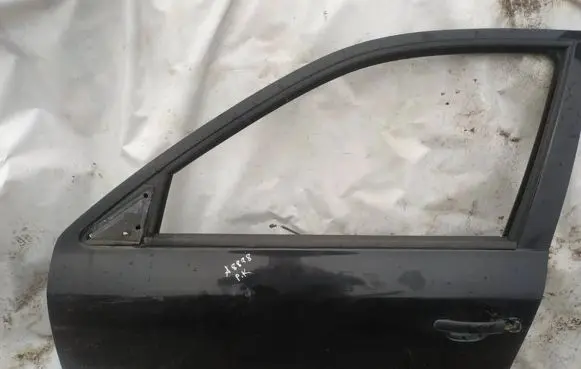 Skoda Octavia Mk1 (1U) Front door JUODOS