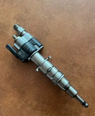BMW 3 E92 E93 Fuel injector 7585261 13537585261