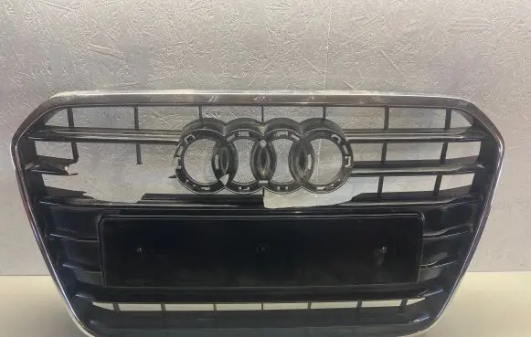 Audi A6 C7 Front bumper upper radiator grill 4G0853653