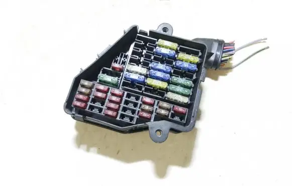 Volkswagen PASSAT B5 Fuse box set 8d1941824