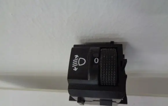 Citroen C3 Headlight level height control switch 98125550ZD