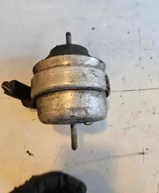 Audi A6 S6 C5 4B Engine mount bracket 4B0199379E