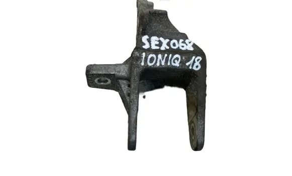 Hyundai Ioniq Engine mounting bracket