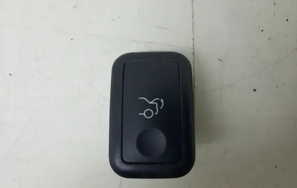 Mercedes-Benz C W204 Tailgate opening switch A2048707051
