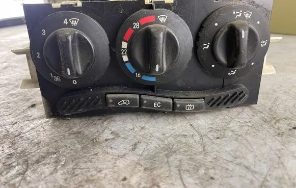 Mercedes-Benz A W168 Climate control unit 1688300485