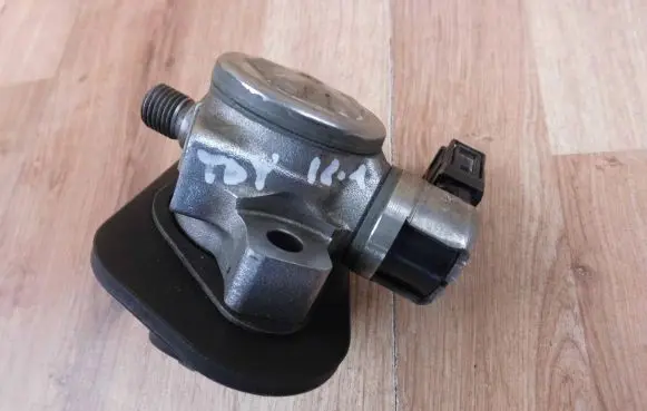 Lexus IS III XE30 Fuel injection high pressure pump 2322136020