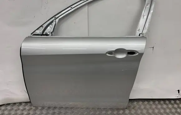 Alfa Romeo Stelvio Front door 
