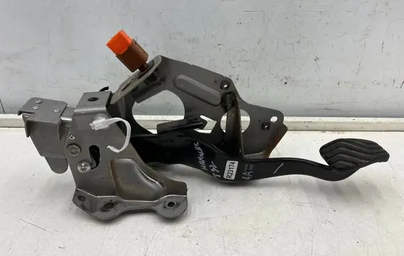 Nissan X-Trail T32 Brake pedal 