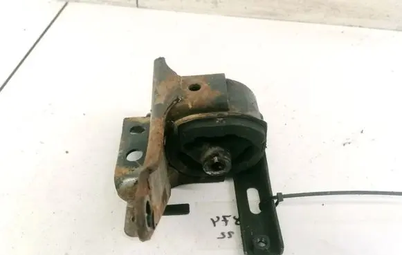 Toyota RAV 4 (XA20) Engine mount bracket