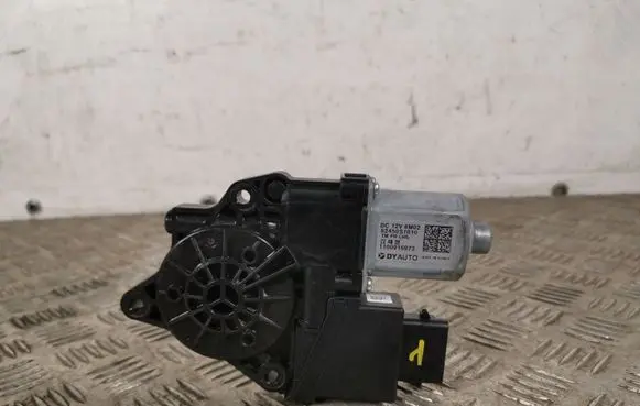 Hyundai Santa Fe Front door window regulator motor 82450S1010