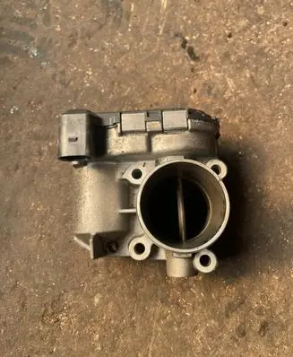 Renault Koleos I Throttle valve 8200330810 8200330812 0281002681