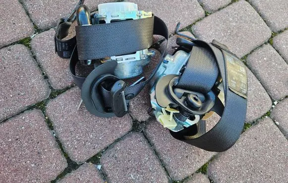 Opel Astra K Front seatbelt 39217205- 39217204