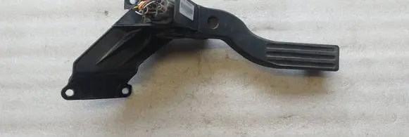 Ford Mondeo Mk III Accelerator throttle pedal 2S719F836DA