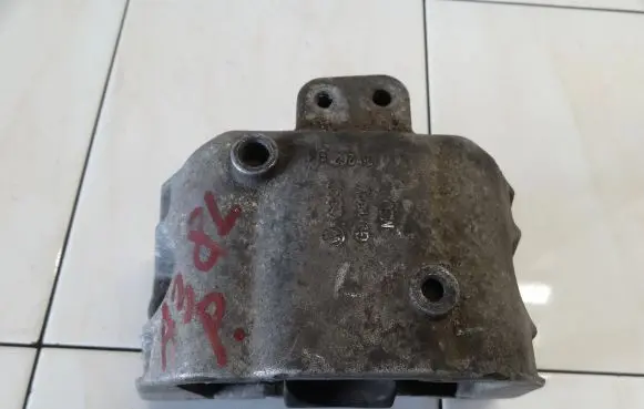 Audi A3 S3 8L Engine mount vacuum valve 