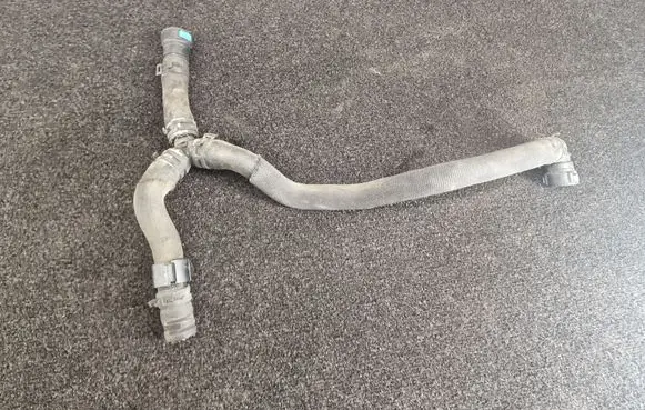 Land Rover Discovery 5 Engine coolant pipe/hose
