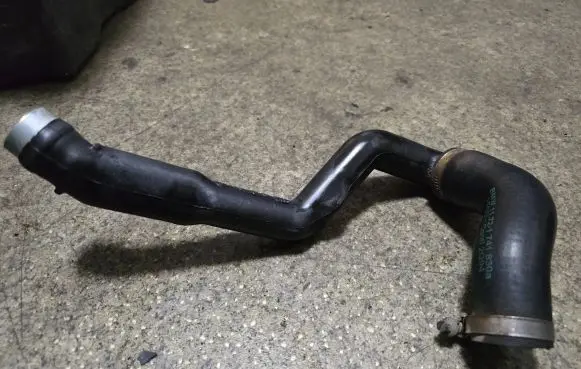 BMW 7 E38 Engine coolant pipe/hose 1742135