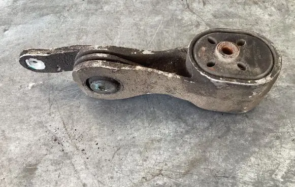 Ford Galaxy Engine mount bracket KN552