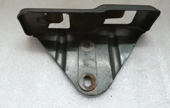 Headlight/headlamp mounting bracket