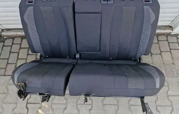 Peugeot 3008 II Second row seats 142434242142434242