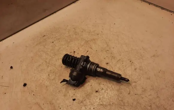 Skoda Roomster (5J) Fuel injector 0414720215