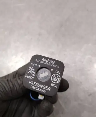 Toyota Auris E180 Passenger airbag on/off switch 2091X42