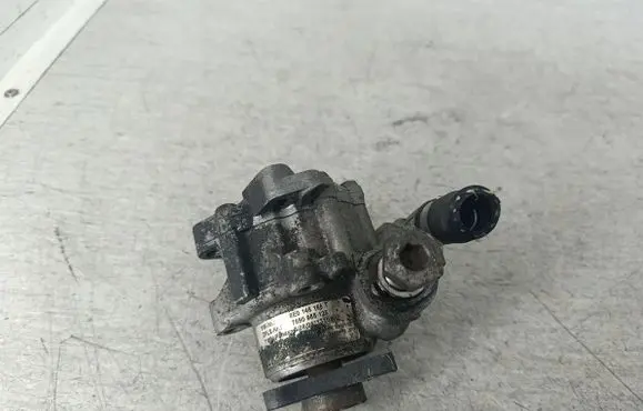 Audi A4 S4 B7 8E 8H Power steering pump 