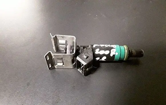 Ford Focus Fuel injector 98mfbc 9f593