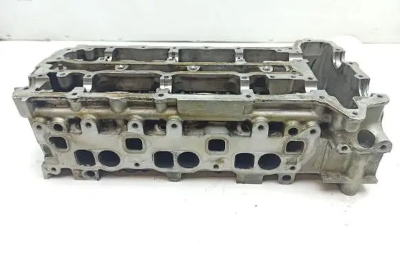 Mercedes-Benz Sprinter W906 Engine head R6420163901 A6420106720
