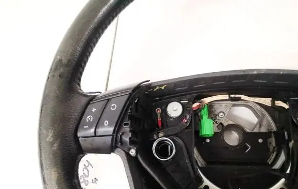 Steering wheel buttons/switches