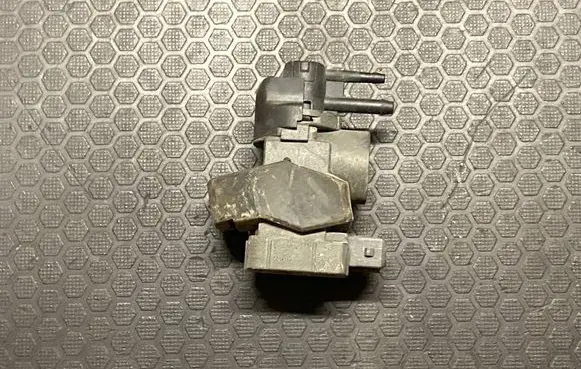 Opel Vivaro Turbo solenoid valve 149566215R 1659813 18111