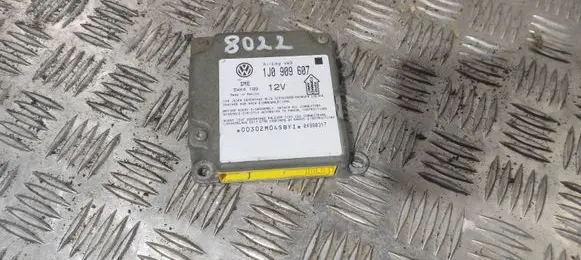 Volkswagen PASSAT B5 Airbag control unit/module 1J0909607 04980317 5WK4199