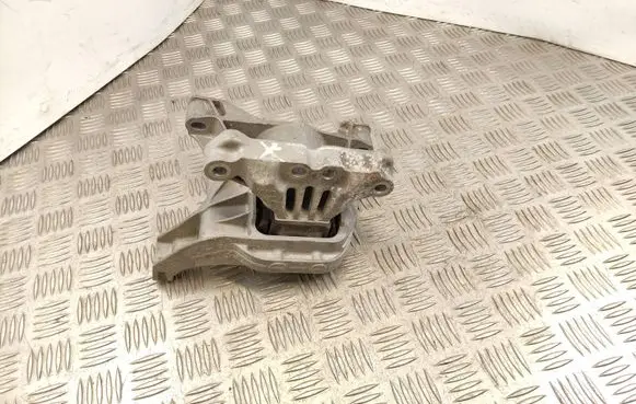 Peugeot 308 Engine mount bracket