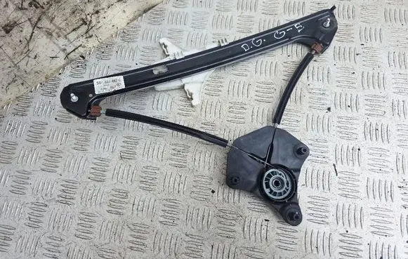 Rear window lifting mechanism without motor
