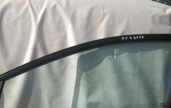 Honda Civic Front door window glass four-door